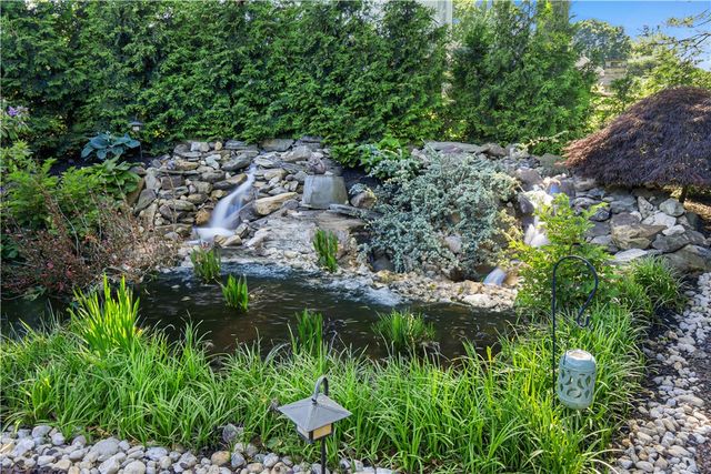 1789 Hastings Mill Rd, Upper St Clair, PA 15241