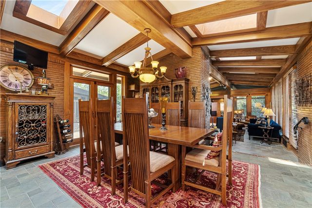 1789 Hastings Mill Rd, Upper St Clair, PA 15241