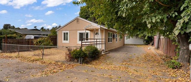 111 N Hinkley Ave, Stockton, CA 95215