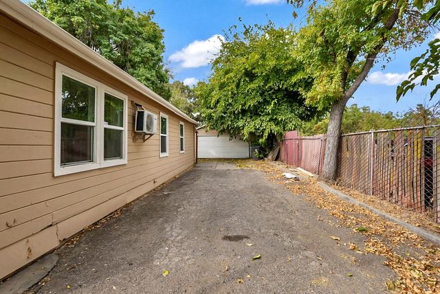 111 N Hinkley Ave, Stockton, CA 95215