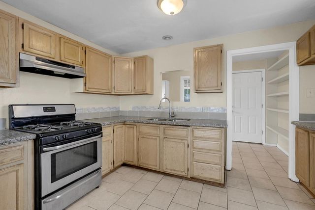 111 N Hinkley Ave, Stockton, CA 95215