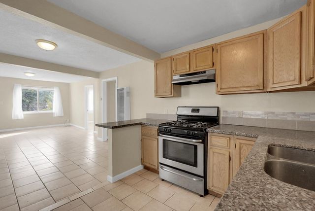 111 N Hinkley Ave, Stockton, CA 95215