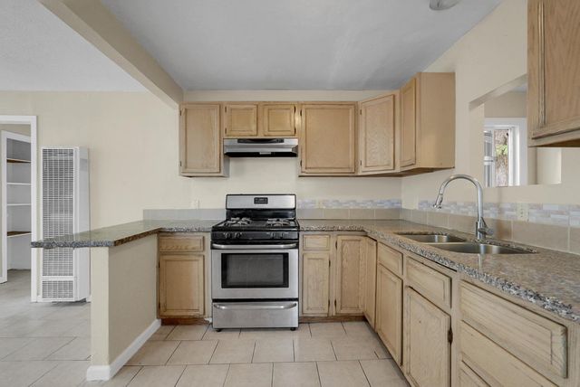 111 N Hinkley Ave, Stockton, CA 95215