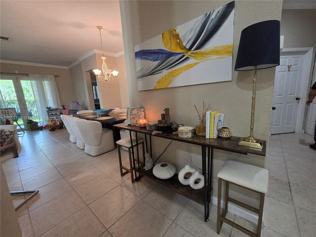 1010 Daisy Ln, Weston, FL 33327