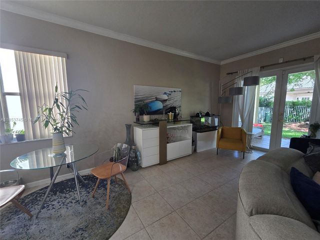 1010 Daisy Ln, Weston, FL 33327