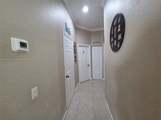 1010 Daisy Ln, Weston, FL 33327