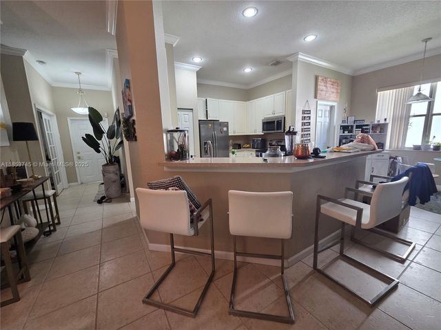 1010 Daisy Ln, Weston, FL 33327