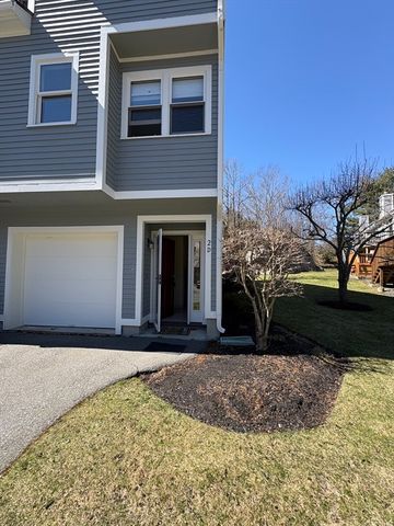 2 Arnold Drive 15 D, Salem, MA 01970