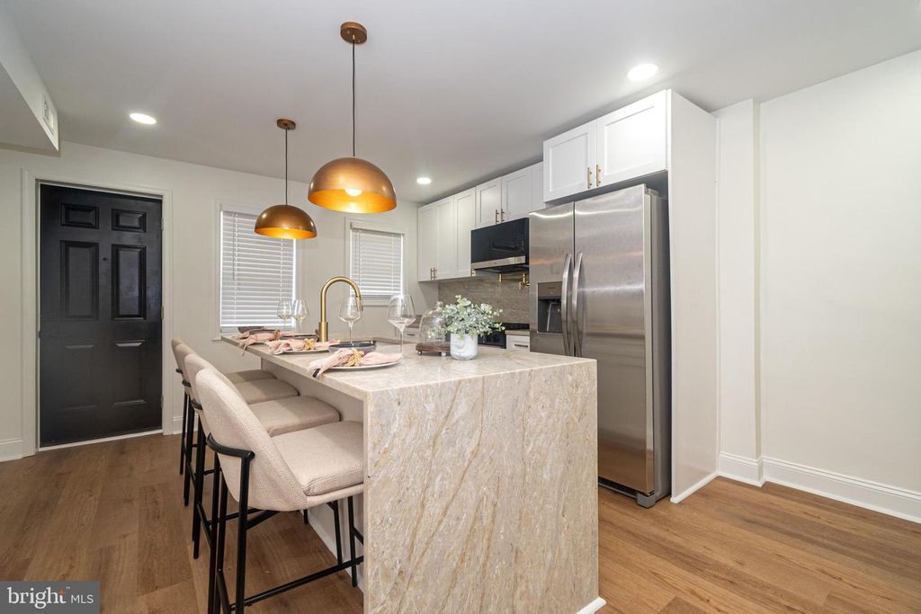 2560 CECIL AVE, Baltimore, MD 21218