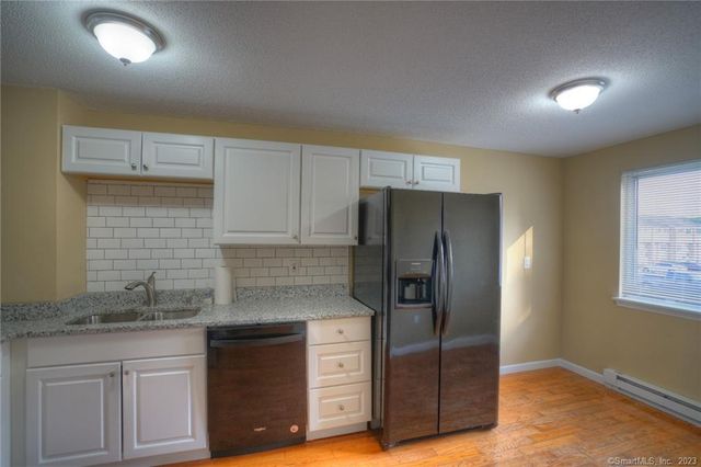 528 Shennecossett Road 14, Groton, CT 06340