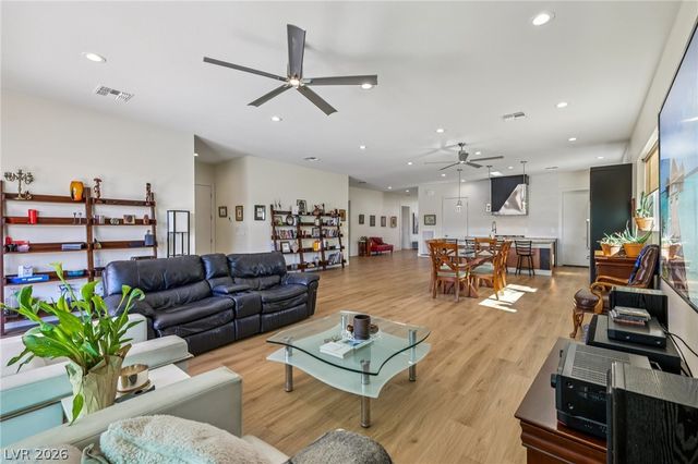 3869 Pacific Street, Las Vegas, NV 89121