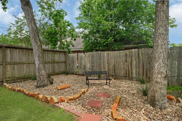 3515 Walden Drive, Pearland, TX 77584