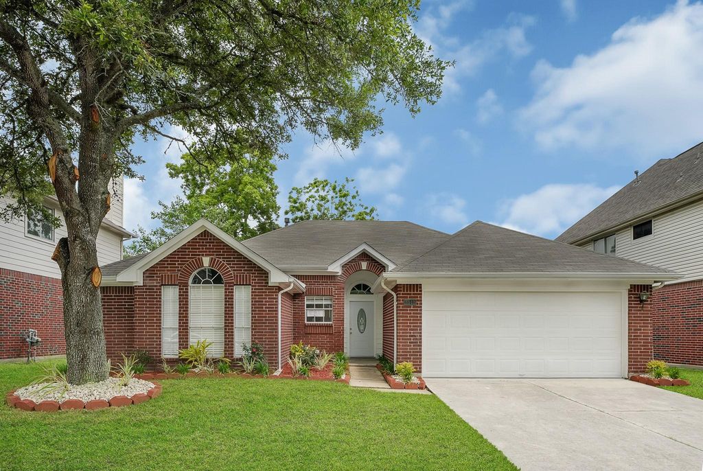 3515 Walden Drive, Pearland, TX 77584