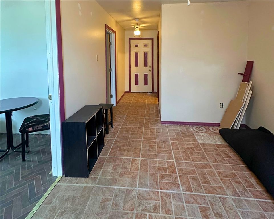 600 S Rachal St, Sinton, TX 78387 — photo 3