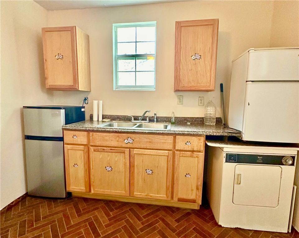 600 S Rachal St, Sinton, TX 78387 — photo 5