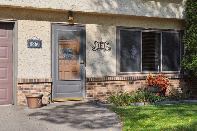 8860 Hilltop Drive, Saint Bonifacius, MN 55375