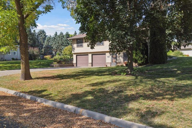 8860 Hilltop Drive, Saint Bonifacius, MN 55375