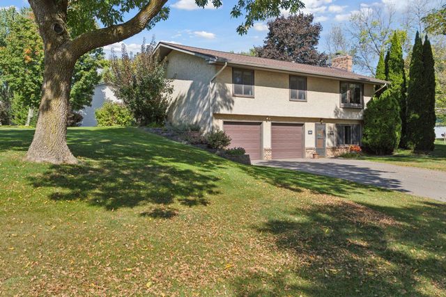 8860 Hilltop Drive, Saint Bonifacius, MN 55375