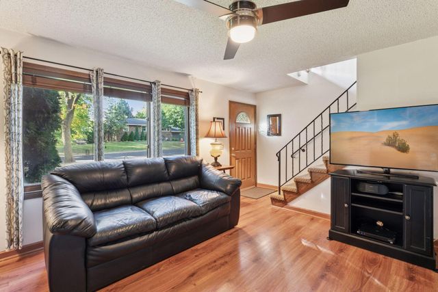 8860 Hilltop Drive, Saint Bonifacius, MN 55375