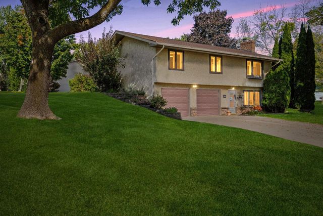 8860 Hilltop Drive, Saint Bonifacius, MN 55375