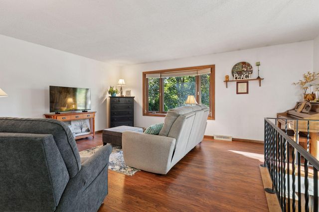 8860 Hilltop Drive, Saint Bonifacius, MN 55375