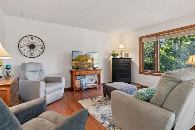 8860 Hilltop Drive, Saint Bonifacius, MN 55375