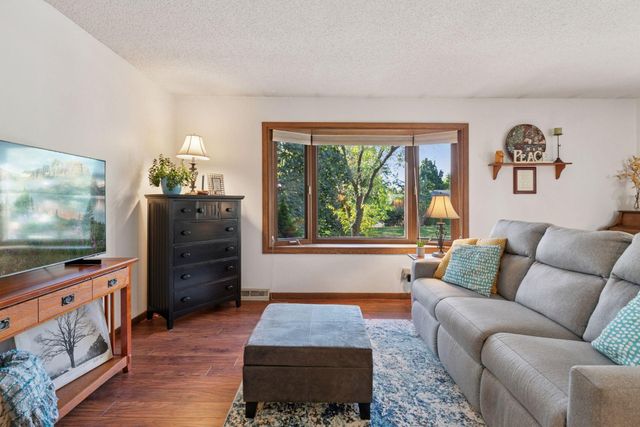 8860 Hilltop Drive, Saint Bonifacius, MN 55375