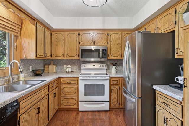 8860 Hilltop Drive, Saint Bonifacius, MN 55375