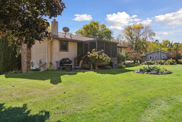 8860 Hilltop Drive, Saint Bonifacius, MN 55375