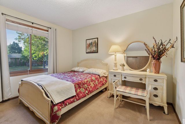 8860 Hilltop Drive, Saint Bonifacius, MN 55375