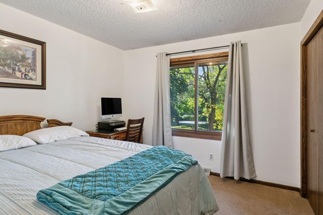 8860 Hilltop Drive, Saint Bonifacius, MN 55375