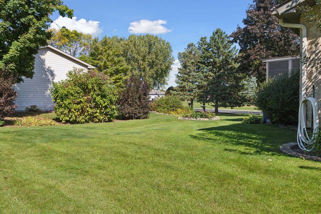 8860 Hilltop Drive, Saint Bonifacius, MN 55375