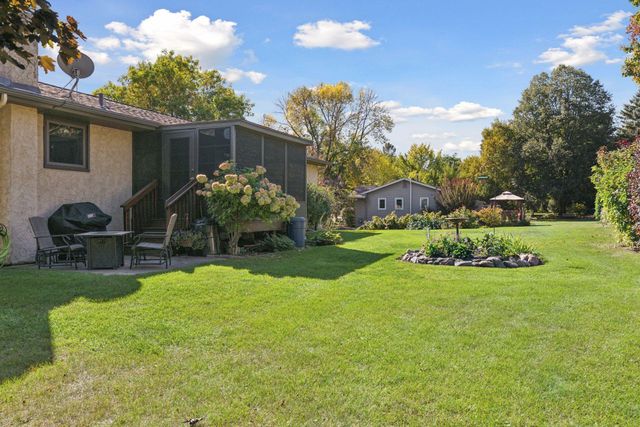 8860 Hilltop Drive, Saint Bonifacius, MN 55375