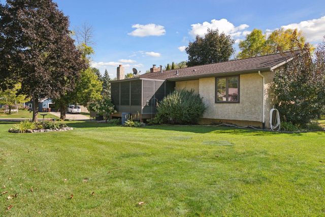 8860 Hilltop Drive, Saint Bonifacius, MN 55375