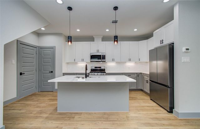 837 S Victory Drive, Houston, TX 77088