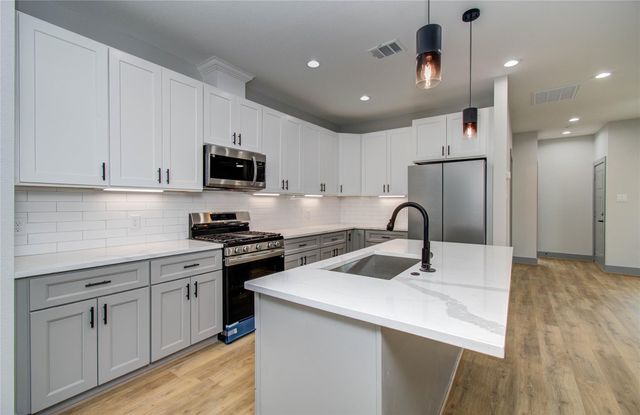 837 S Victory Drive, Houston, TX 77088