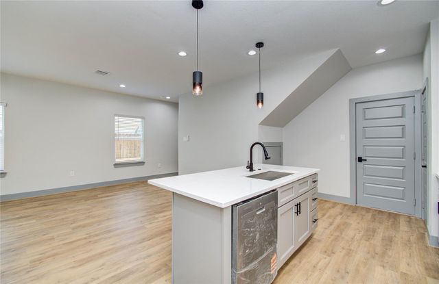 837 S Victory Drive, Houston, TX 77088