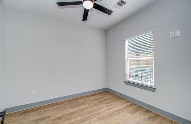 837 S Victory Drive, Houston, TX 77088