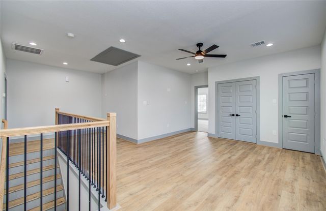 837 S Victory Drive, Houston, TX 77088