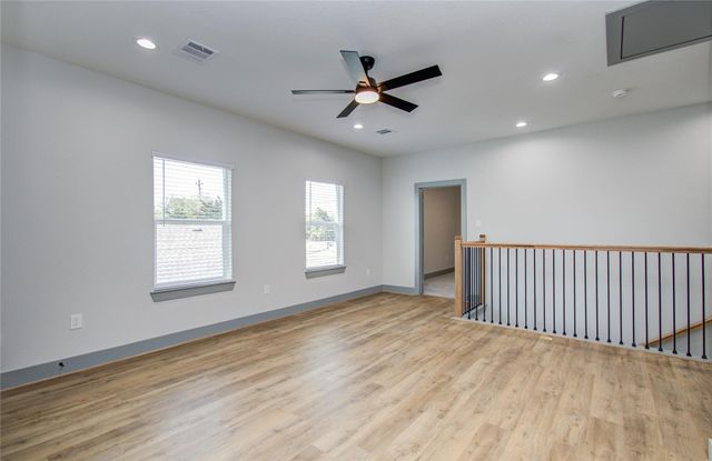 837 S Victory Drive, Houston, TX 77088