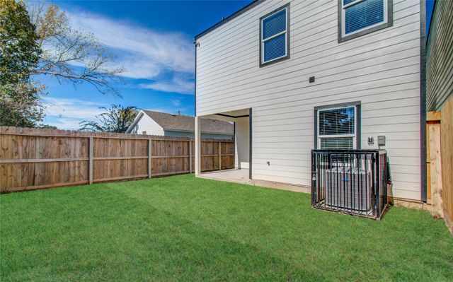 837 S Victory Drive, Houston, TX 77088