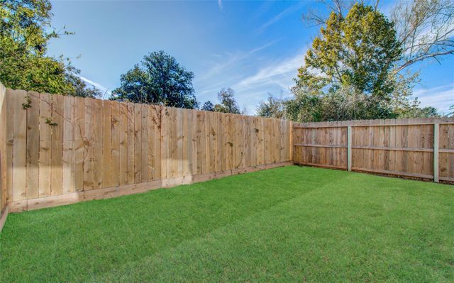 837 S Victory Drive, Houston, TX 77088