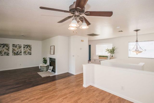 1583 W Swain Rd, Stockton, CA 95207