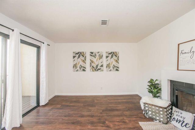 1583 W Swain Rd, Stockton, CA 95207