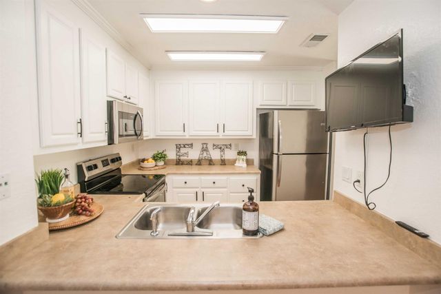 1583 W Swain Rd, Stockton, CA 95207