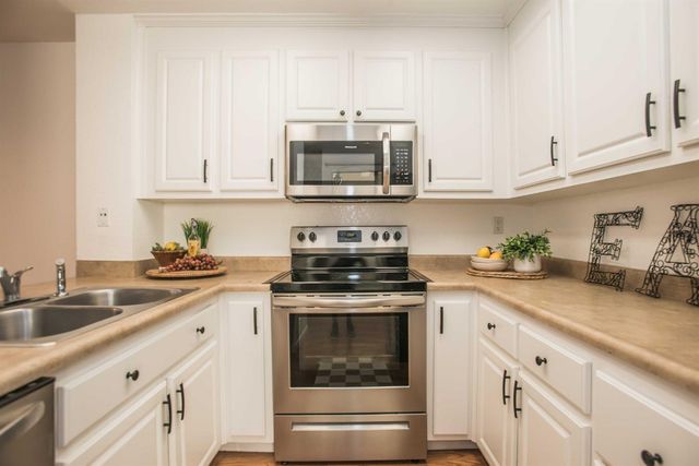 1583 W Swain Rd, Stockton, CA 95207