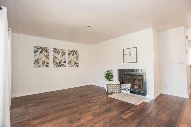 1583 W Swain Rd, Stockton, CA 95207