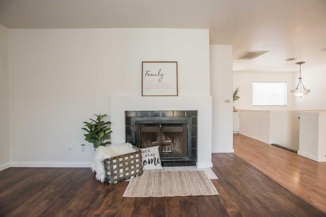 1583 W Swain Rd, Stockton, CA 95207