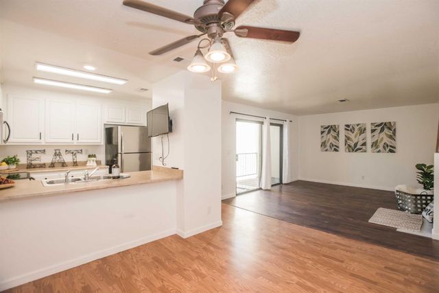 1583 W Swain Rd, Stockton, CA 95207