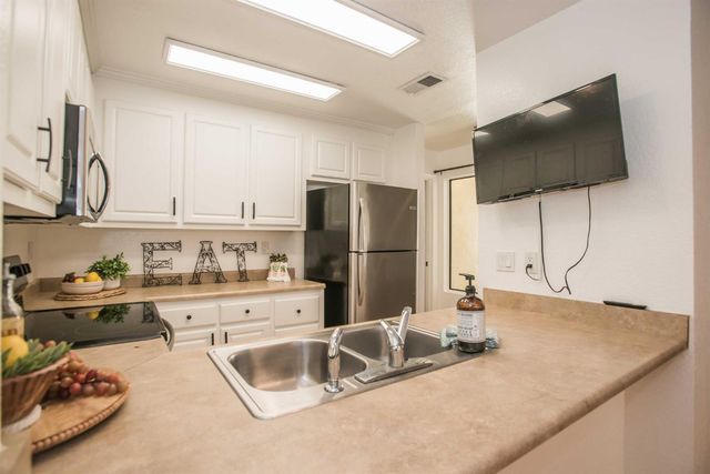 1583 W Swain Rd, Stockton, CA 95207